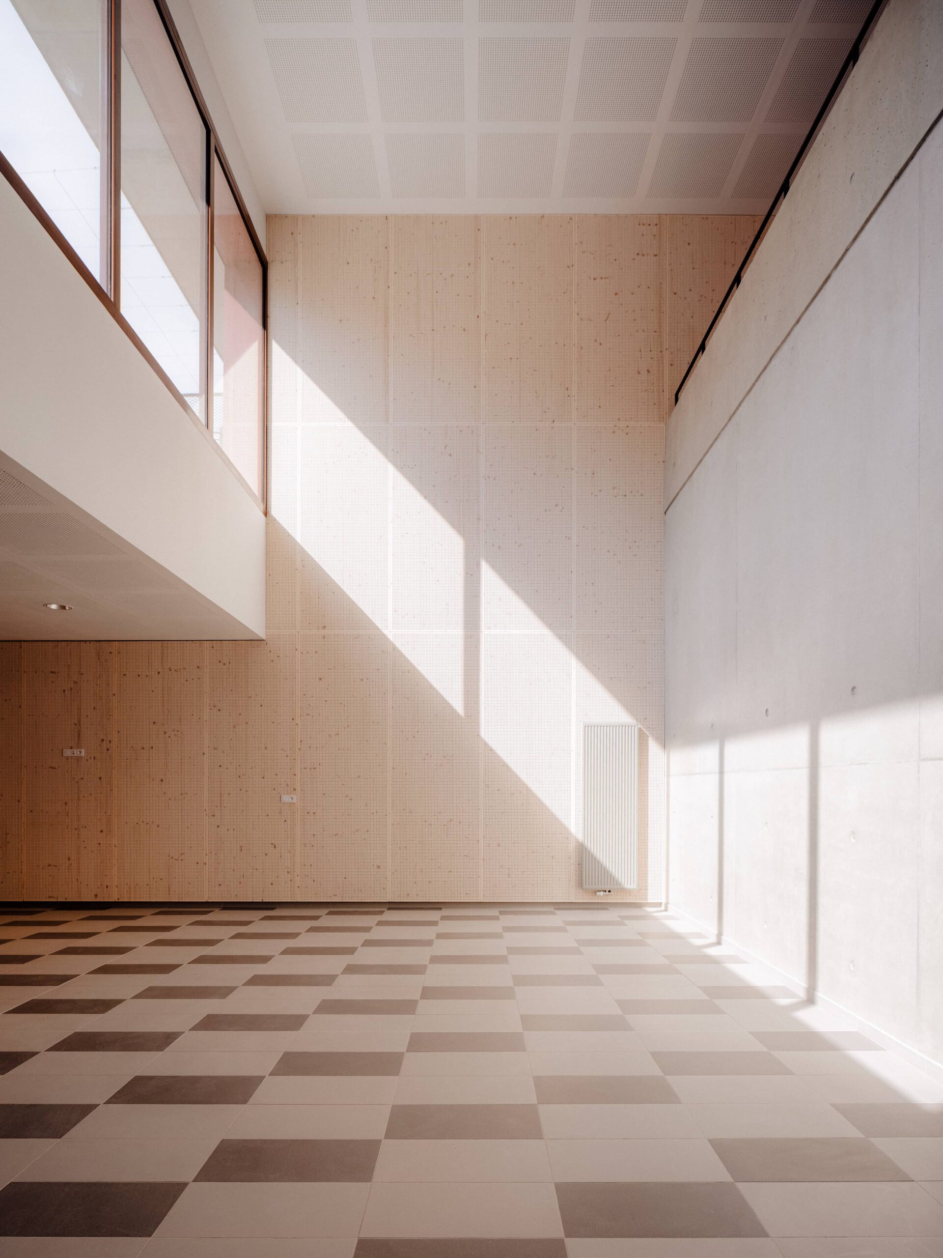 intérieur du hall de l'équipement jeunesse Le Carré Quartier Villeneuve, Grenoble