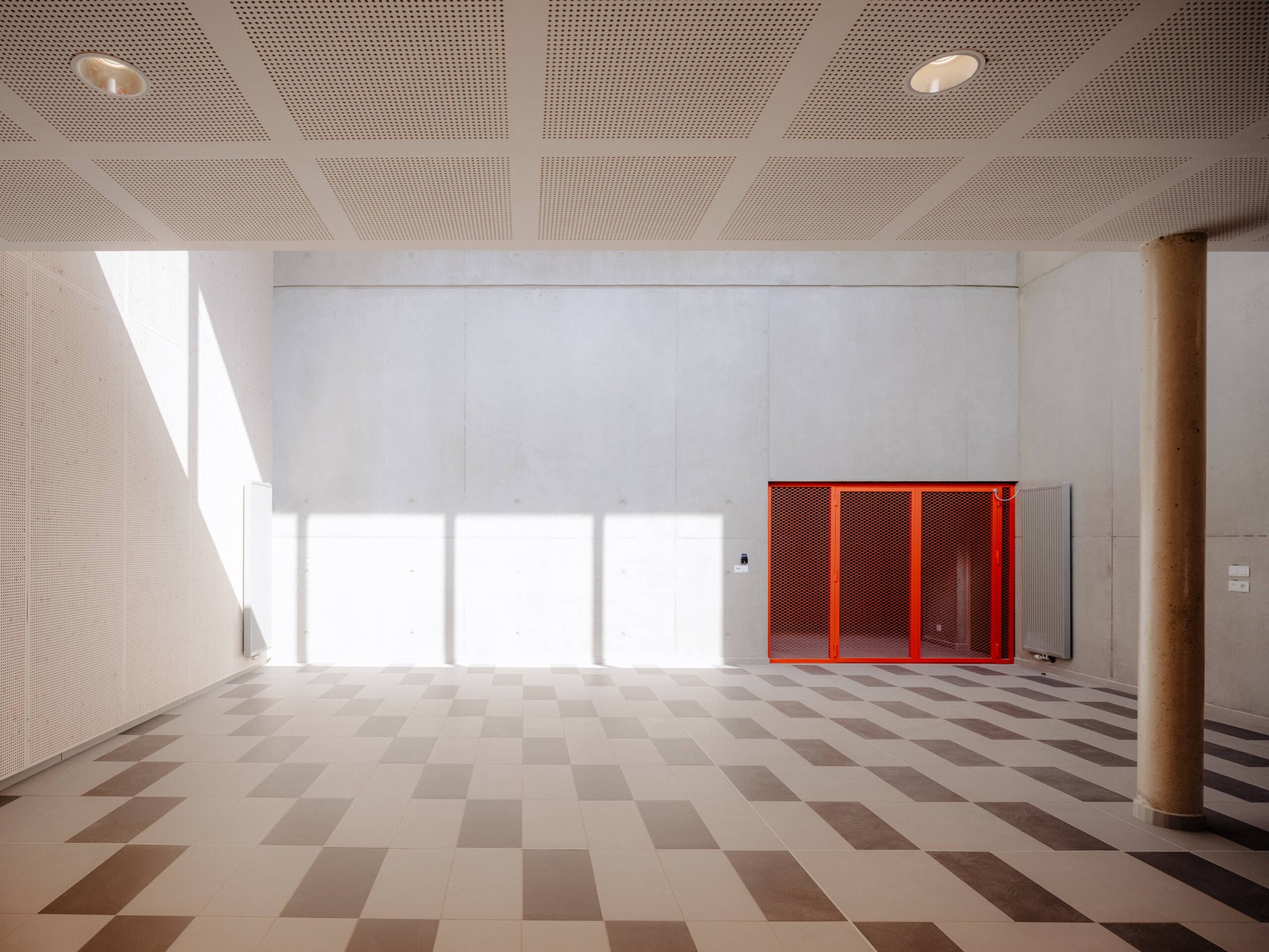 intérieur du hall de l'équipement jeunesse Le Carré Quartier Villeneuve, Grenoble