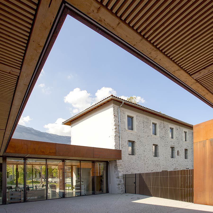 Patio, médiathèque de Montbonnot