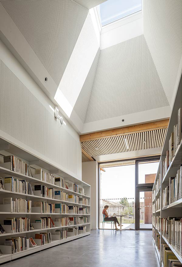 Salle de lecture, médiathèque de Montbonnot